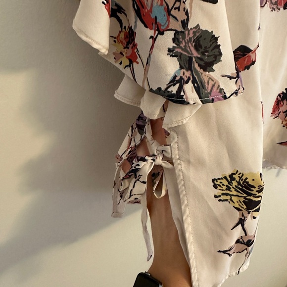 Pink Floral Flutter Sleeve Blouse - M - Picture 4 of 7